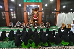 Polres Blitar, anak yatim doa bersama untuk kedamaian bangsa