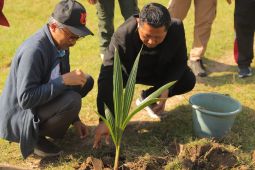 IAHN Mpu Kuturan Singaraja tutup PKKMB dengan penanaman pohon