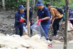 Kabupaten Penajam  jaga kelestarian alam lewat bersih pantai