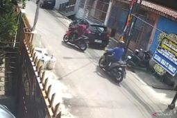 Terekam CCTV, maling motor beraksi saat korban sedang takziah