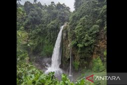 Menembus jalan terjal, menemukan keindahan air terjun Trimuara Karang
