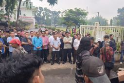 32 anggota DPRD Serdang Bedagai tampung aspirasi aksi damai