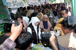 Gubernur Jawa Timur tinjau pasar murah di Sidoarjo