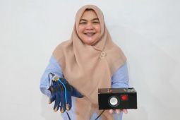 Dosen UMY menciptakan sarung tangan pereda kecemasan remaja