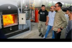 Tajuk ANTARA NTB- Di balik asap insinerator, PR sampah Mataram belum usai