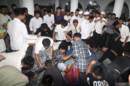 Tradisi berebut koin Maulid Nabi di Kediri