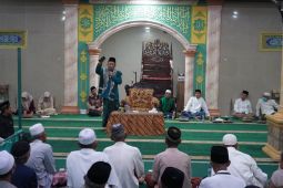 Wagub Jambi ajak umat  muslim pertebal iman melalui salawat