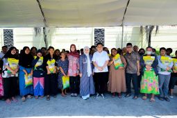 Wagub dan DPRD Sulsel salurkan beras kepada warga terdampak kebakaran