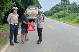 Polantas di Jambi  beri alat pengaman kendaraan jelang HUT ke-70