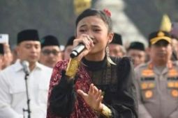 Shanun Rahmani meriahkan Ikrar Jogo Suroboyo dengan lagu Ibu Pertiwi