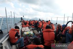 Pemprov Jatim salurkan bantuan untuk warga Pulau Bawean