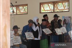 Pemprov Jatim salurkan bansos Rp602 juta bagi warga Pulau Bawean