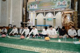 Banggai serahkan bantuan Rp2 miliar untuk renovasi Masjid Agung