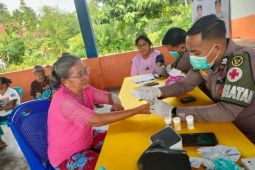 Satgas Madago Raya berikan pelayanan kesehatan bagi warga Poso Pesisir