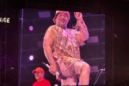 King Nassar diminta penonton panjat panggung lagi