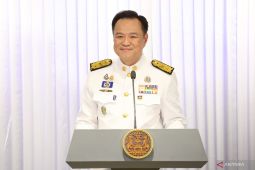 Jalan amblas sedalam 50 meter di Bangkok Thailand