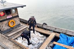 Bea Cukai Batam gagalkan penyelundupan 20 ton pasir timah asal Bangka Belitung