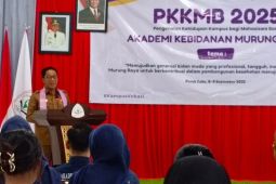 Bupati beri motivasi peserta PKKMB 2025 Akbid Murung Raya