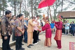 Komisi VII DPR RI kunjungi Desa Wisata "Telapak Hantu"