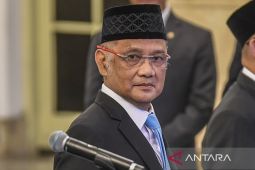 Prabowo lantik Gus Irfan sebagai Menteri Haji dan Umrah