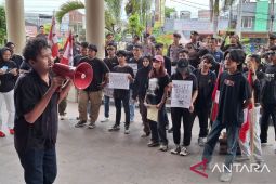 Mahasiswa Jember kembali turun ke jalan tuntut pembebasan demonstran