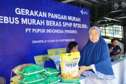 Pupuk Indonesia salurkan 2.574 paket beras SPHP bantu masyarakat
