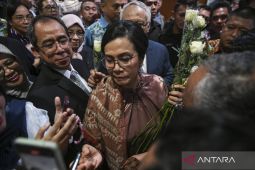 Sri Mulyani bids farewell, apologizes as cabinet reshuffled