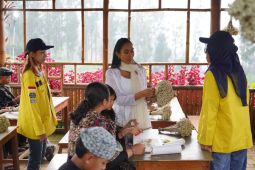 Mahasiswi UI berkontribusi bangun Desa Edelweiss lewat program Bakti BCA