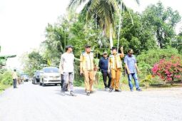Bupati Pulang Pisau tinjau perkembangan peningkatan jalan penghubung desa