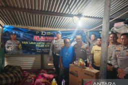 Polda Babel serahkan kursi roda kepada warga Pangkalpinang penderita stroke