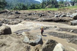 Tim SAR melakukan pencarian hari kedua korban banjir di Nagekeo