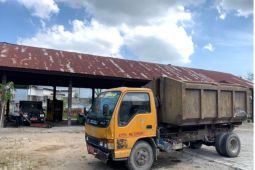 DLH Kota Mataram menyiapkan konsep remajakan armada pengangkut sampah