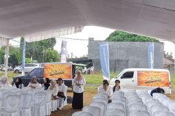 Pemkot Mataram lepas tiga mobil kopling hadirkan pasar menyapa warga