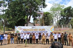 Imigrasi Atambua menanam 500 pohon kelapa dukung ketahanan pangan