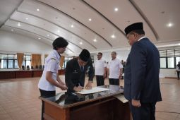 Bupati Karo lantik Gelora Kurnia Putra Ginting sebagai sekretaris daerah