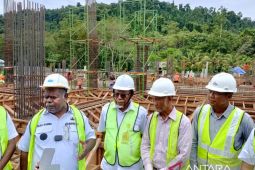 Elisa Kambu minta kualitas pembangunan RS Raja Ampat tetap dijaga