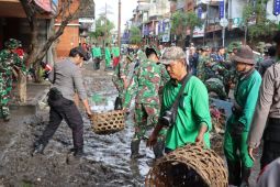 TNI AD turunkan prajurit evakuasi korban banjir di Bali