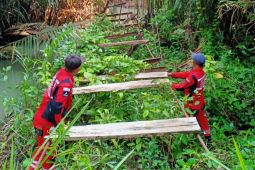 Jembatan gantung Tampang Muda Tanggamus diperbaiki untuk permudah akses siswa