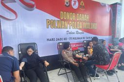 Wujudkan pengabdian sesama, Polwan Polda Maluku donor 50 kantong darah untuk PMI