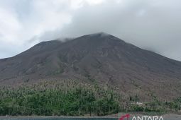 Empat gunung api di Sulut berstatus waspada