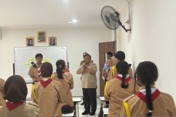 Siswa SD di Serang sambut antusias layar digital pintar dari Presiden Prabowo