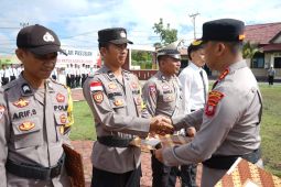 Polres Bengkayang berikan penghargaan terhadap anggota yang berprestasi