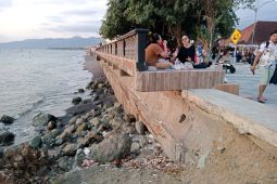 Nelayan Mataram diminta waspada saat melaut pada musim angin barat