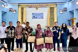 UPT Kemenhub Kalsel berbagi 110 bingkisan kasih Harhubnas 2025