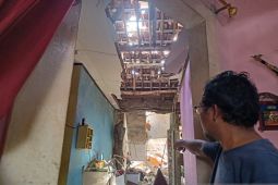 Delapan rumah rusak akibat ledakan misterius di Tangsel