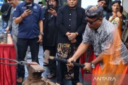 Disbudpar perkenalkan kearifan lokal Cirebon lewat pameran tosan aji