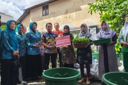 Sebanyak 30 Posyandu terima bantuan Budikdamber dari Pemkot Pontianak