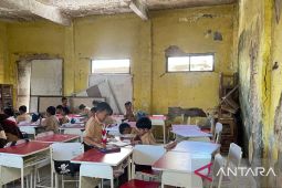 Kelas bocor, SDN Palamakan 01 Serang belajar gantian
