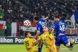 Hasil Babak Pertama Persebaya vs Persib Bandung 1-0: Duel Sengit di Lini Tengah