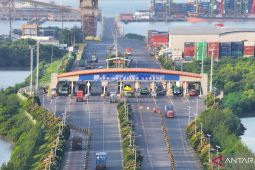 Arus peti kemas di Terminal Lamong Surabaya meningkat 4,7 persen